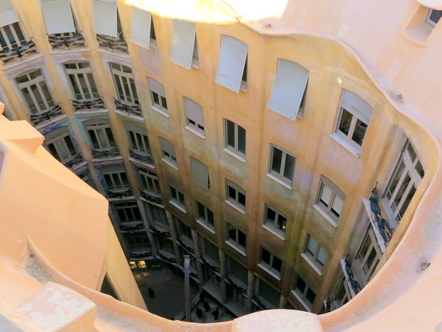 2021年コロナ禍 最新版 完全解説 カサ ミラ Casa Mila 訳あり格安賃貸住宅は世界遺産 バルセロナ ウォーカー バルセロナ ウォーカー